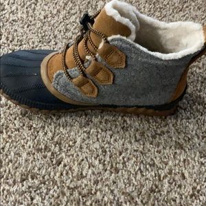 Sorel out n about boots